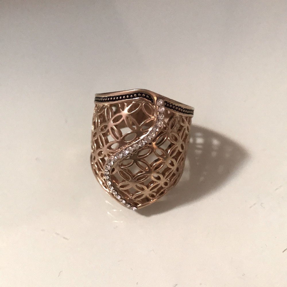 Jewelry ring in size 8 - Picture 2 of 5